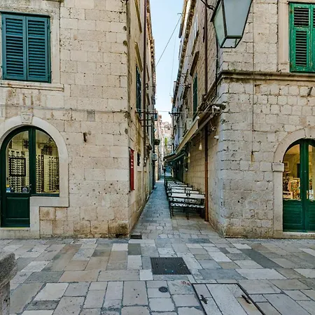Vera Apartment