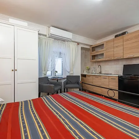 Vera Apartment
